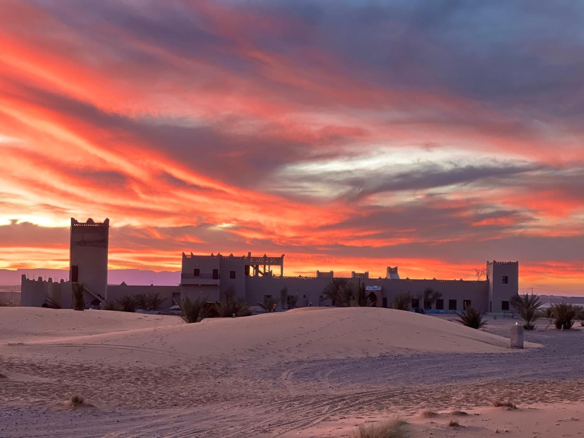Hotel Camping Les Roses Des Dunes & Piscine Merzouga Luaran gambar