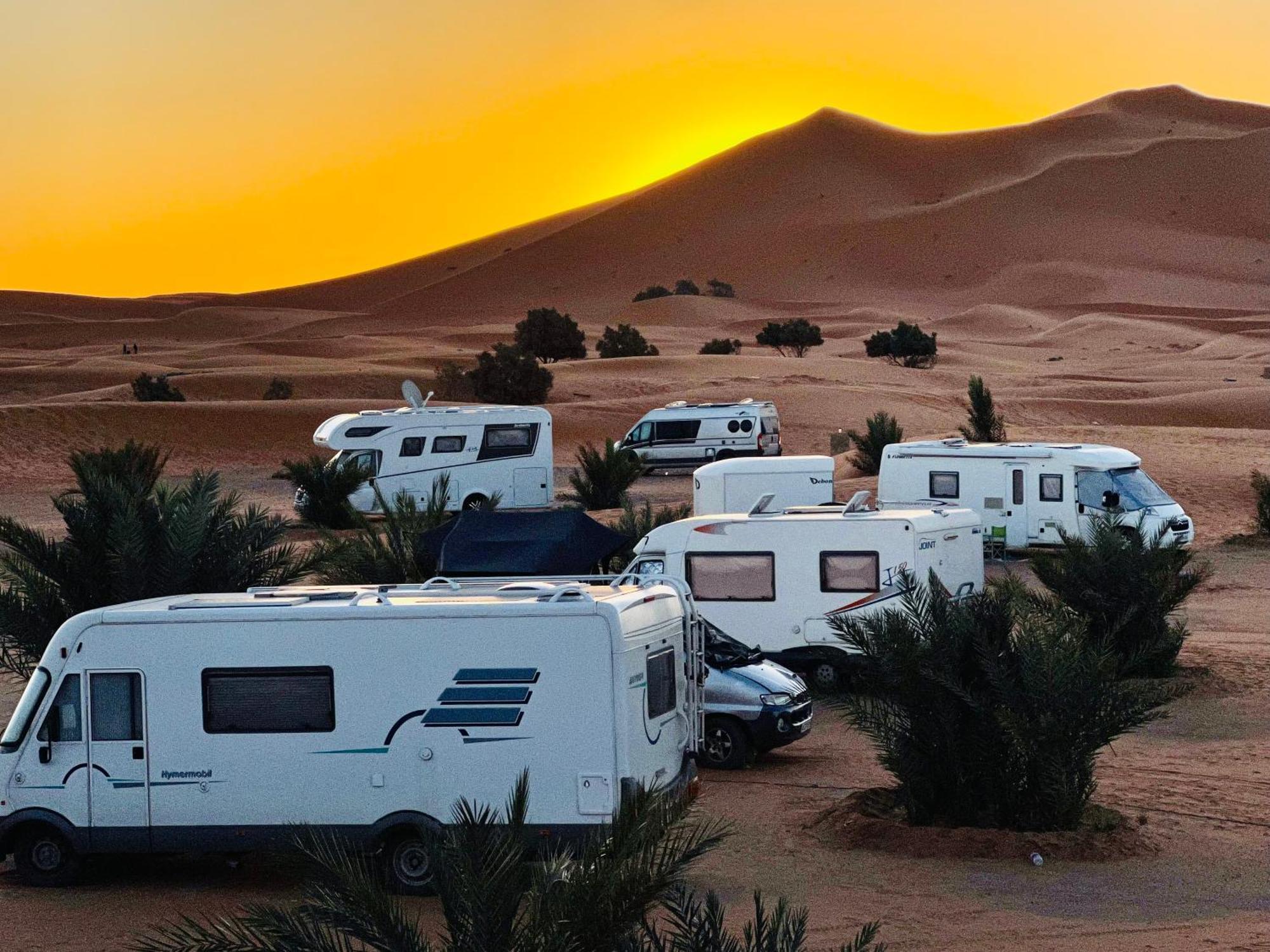 Hotel Camping Les Roses Des Dunes & Piscine Merzouga Luaran gambar