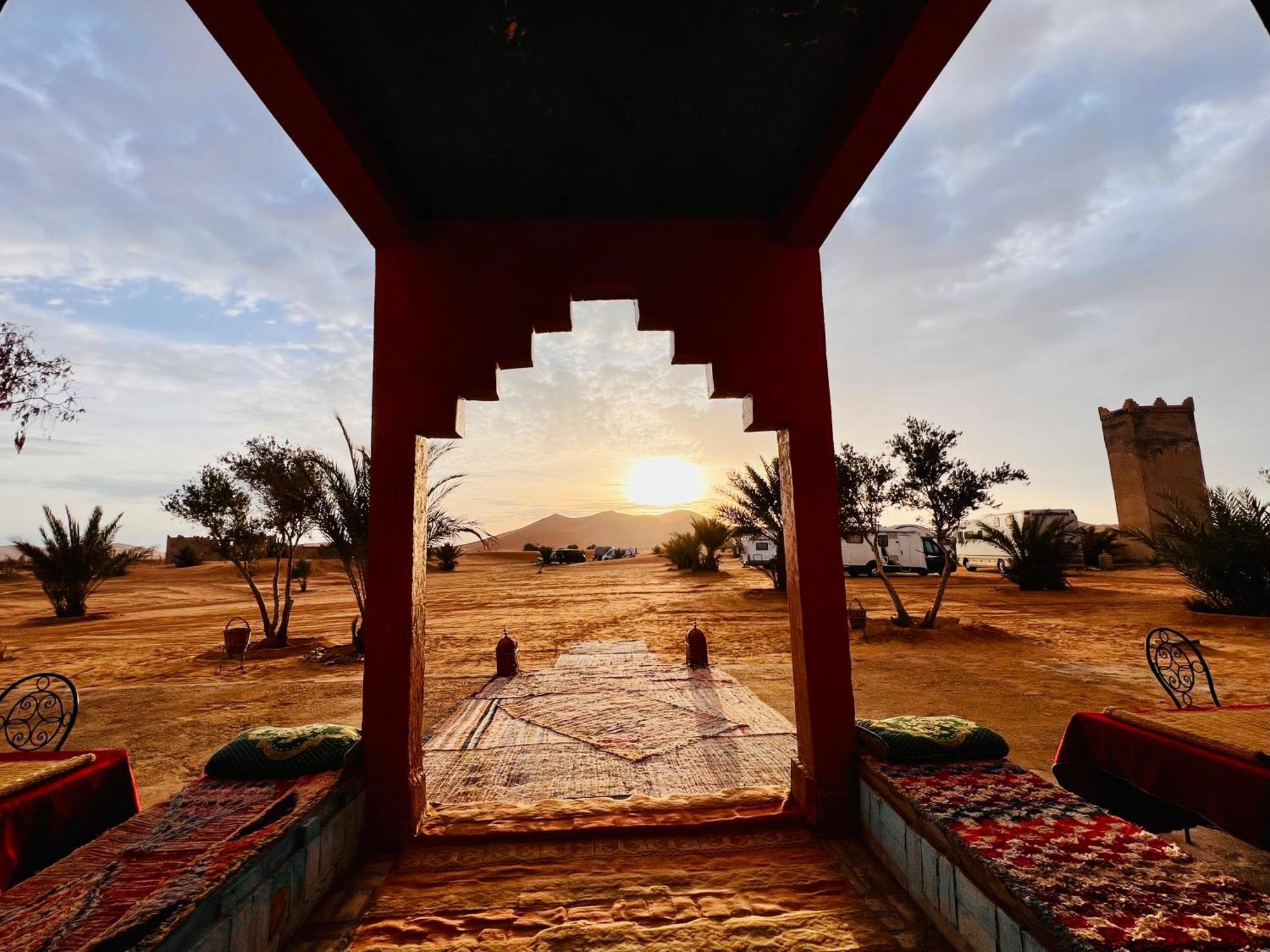 Hotel Camping Les Roses Des Dunes & Piscine Merzouga Luaran gambar