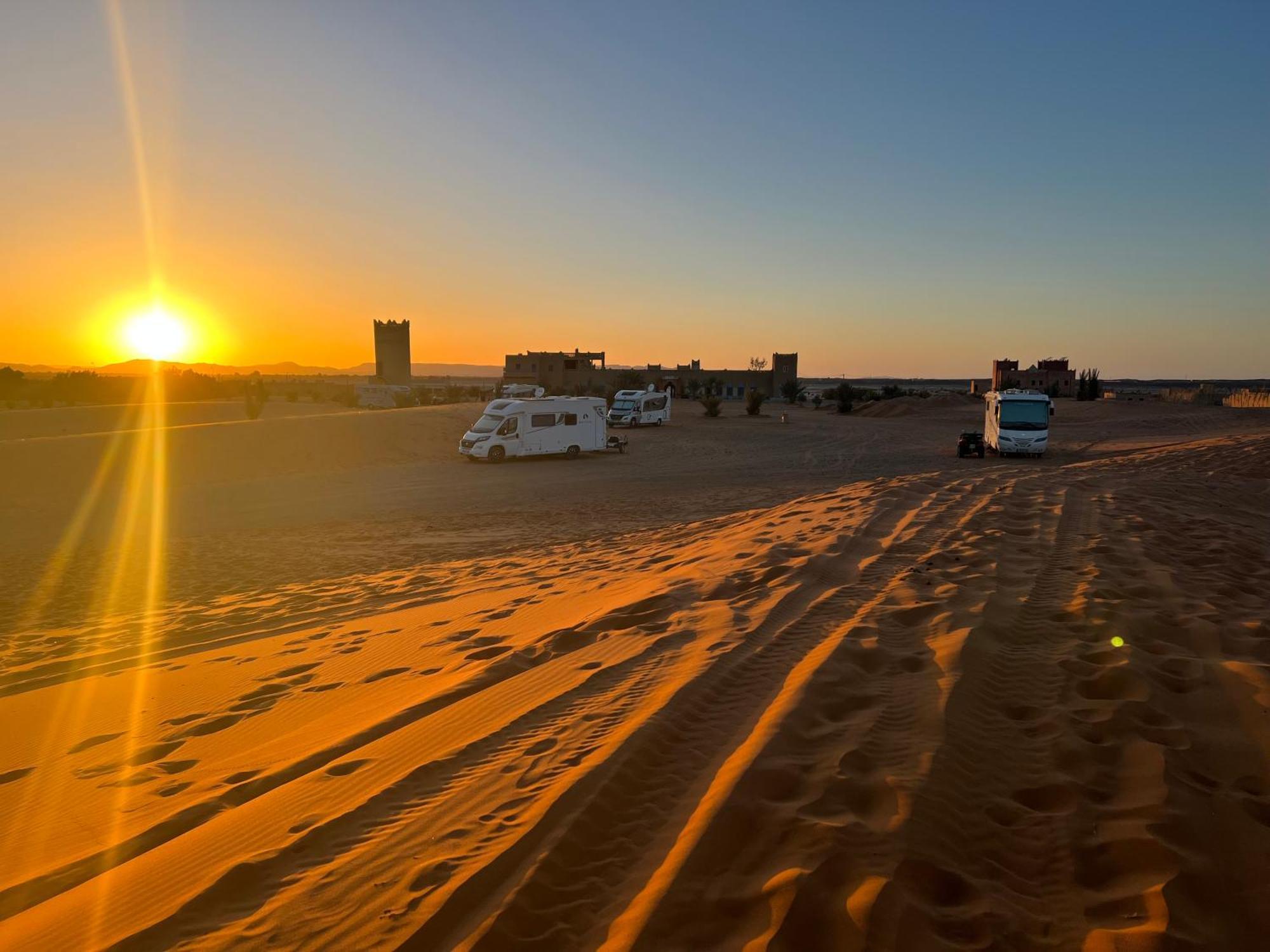 Hotel Camping Les Roses Des Dunes & Piscine Merzouga Luaran gambar