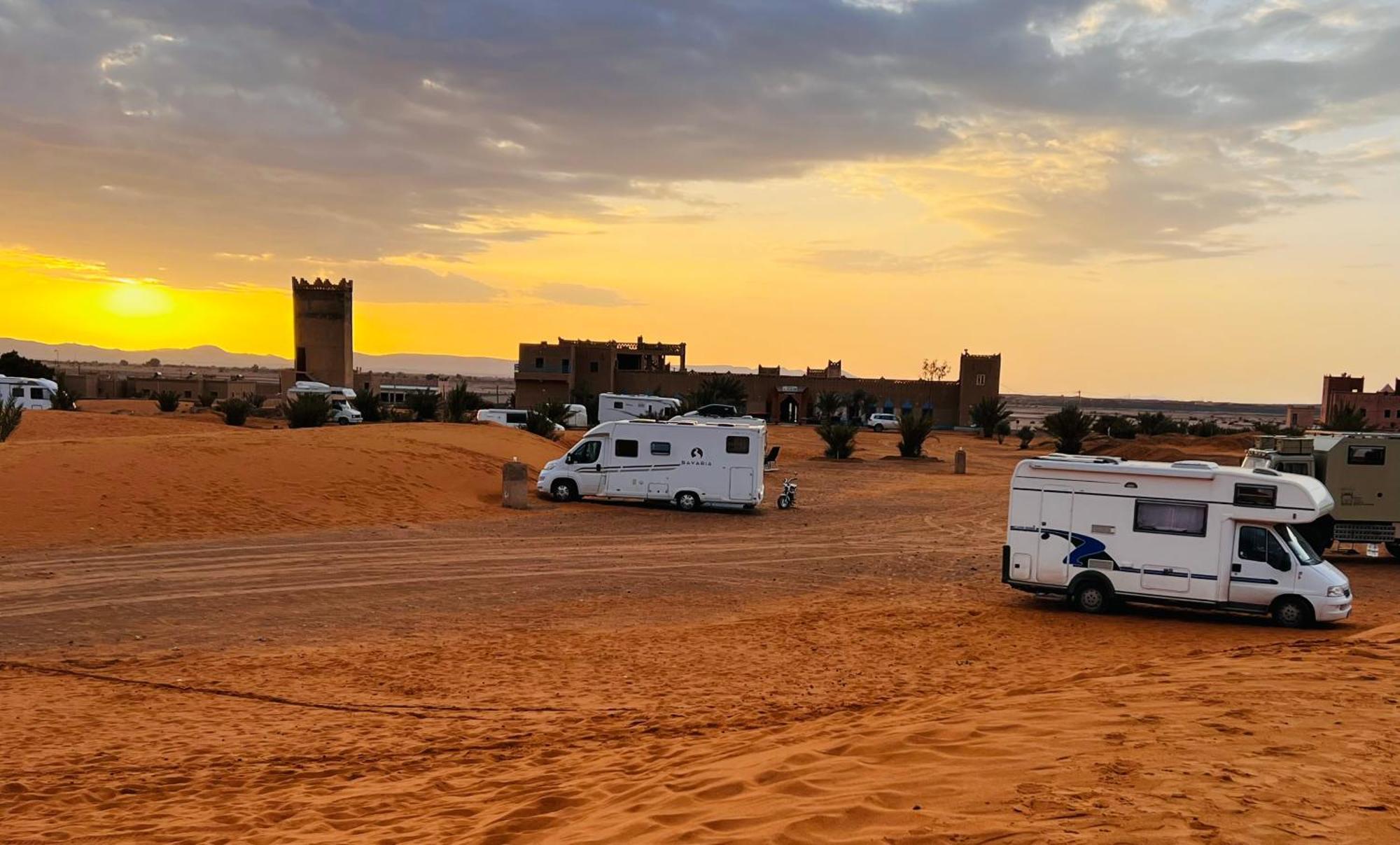 Hotel Camping Les Roses Des Dunes & Piscine Merzouga Luaran gambar